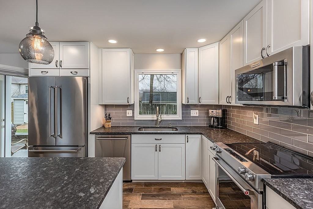 9551 Pine Cluster Cir - Photo 5 of 15