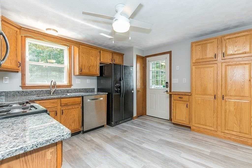 155 Cook St - Photo 5 of 22