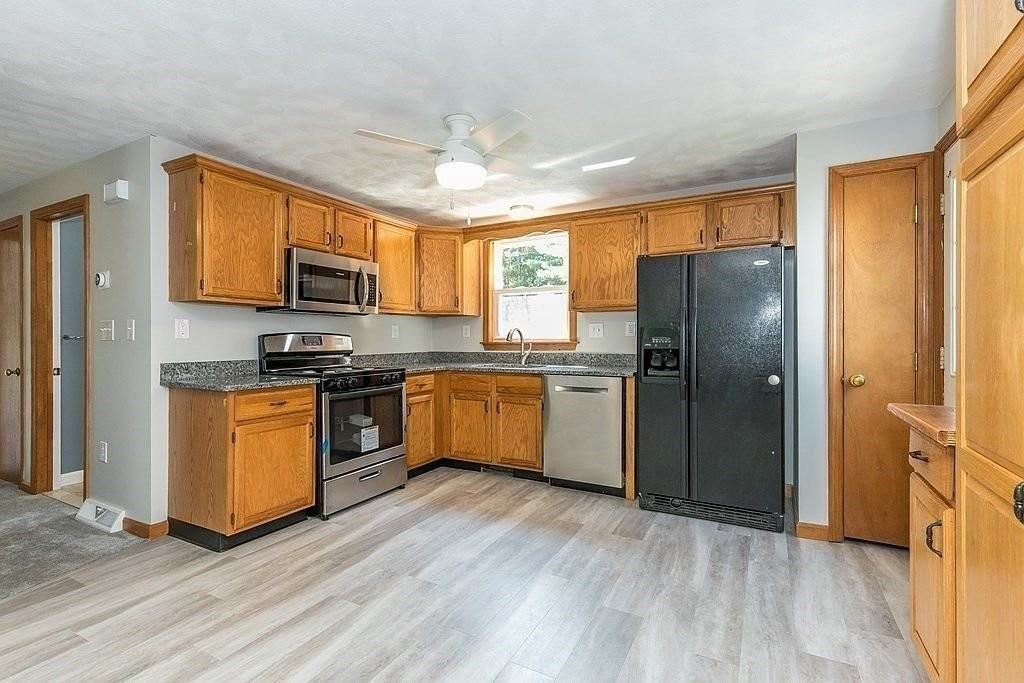 155 Cook St - Photo 6 of 22