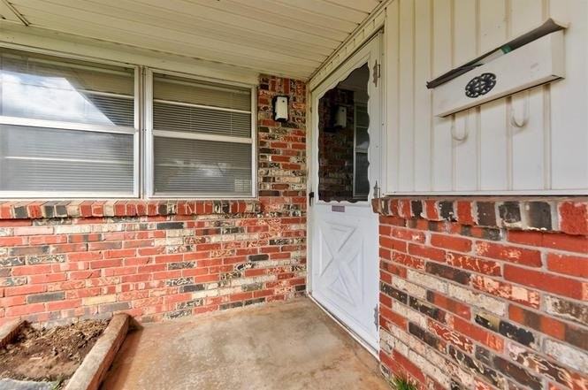 1001 Hampton Dr - Photo 2 of 20