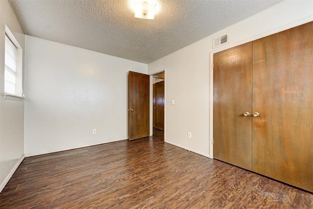 1001 Hampton Dr - Photo 7 of 20