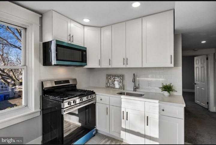 313 Delaware Ave #2ndFL - Photo 4 of 20