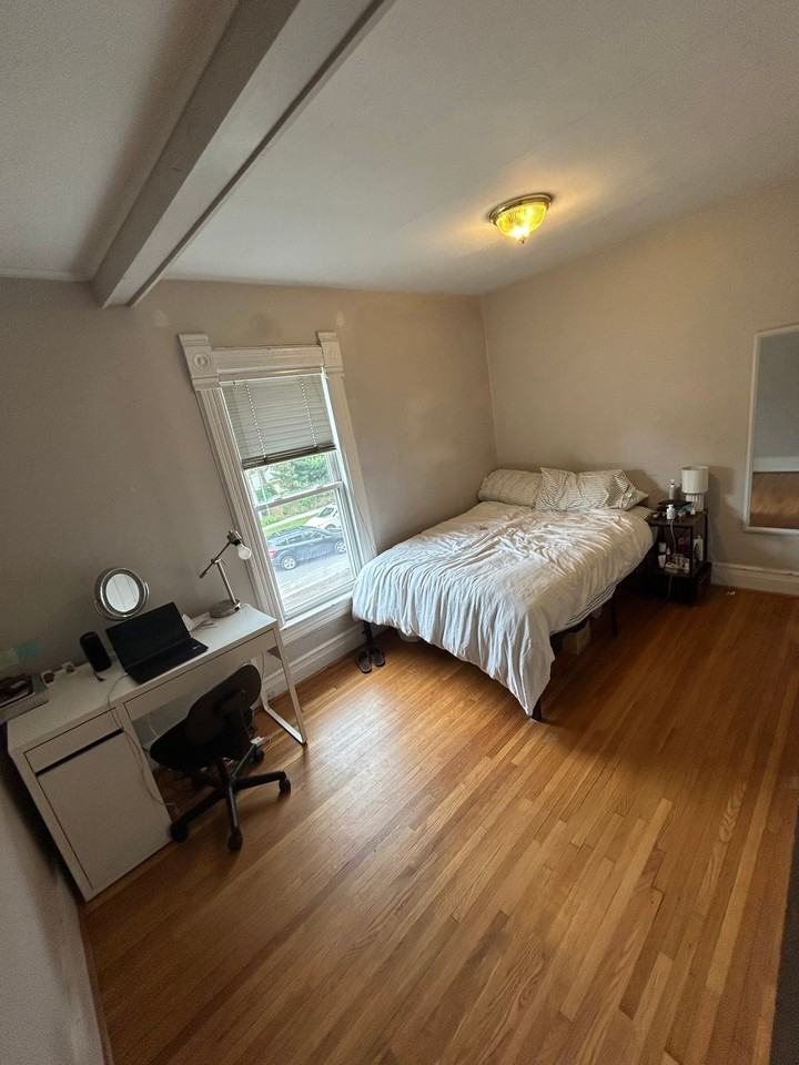 1325 Packard St #2 - Photo 4 of 11