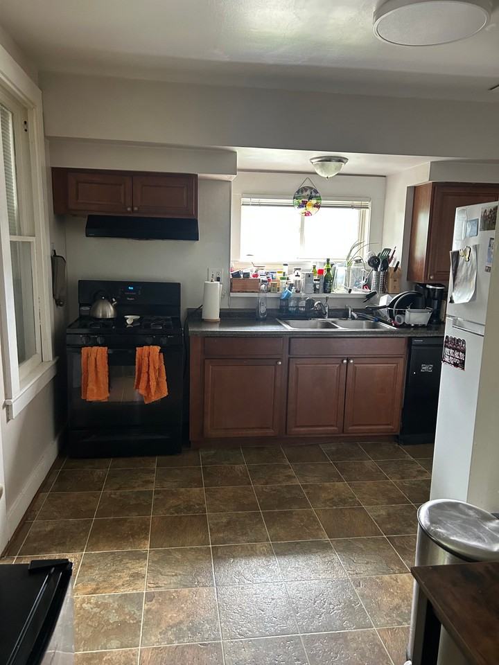 1325 Packard St #2 - Photo 7 of 11