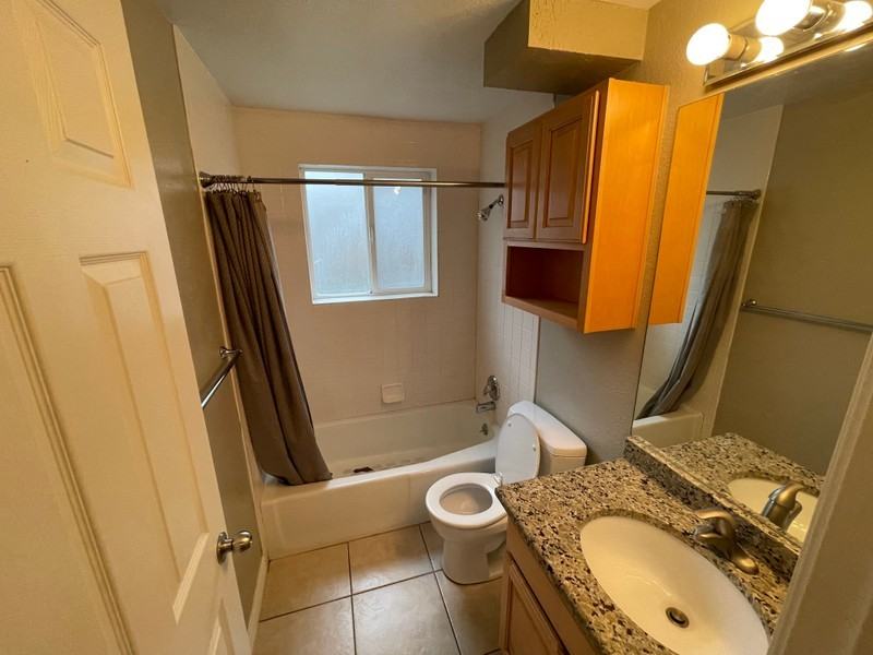 1122 S Lake St #1 - Photo 4 of 11