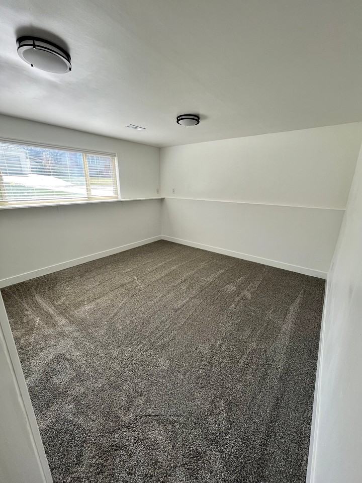 9620 S Mumford Dr - Photo 3 of 8