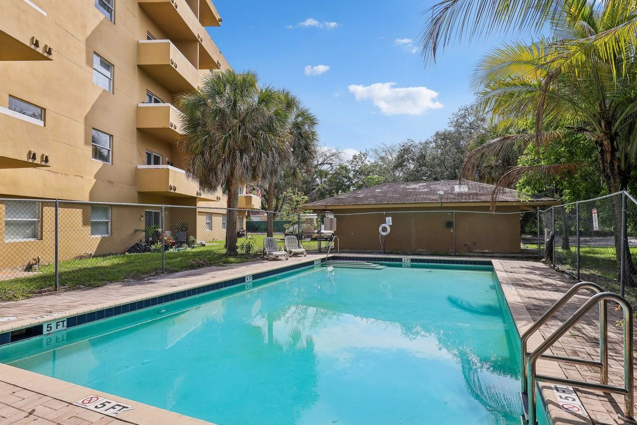 4147 Live Oak - Photo 3 of 50