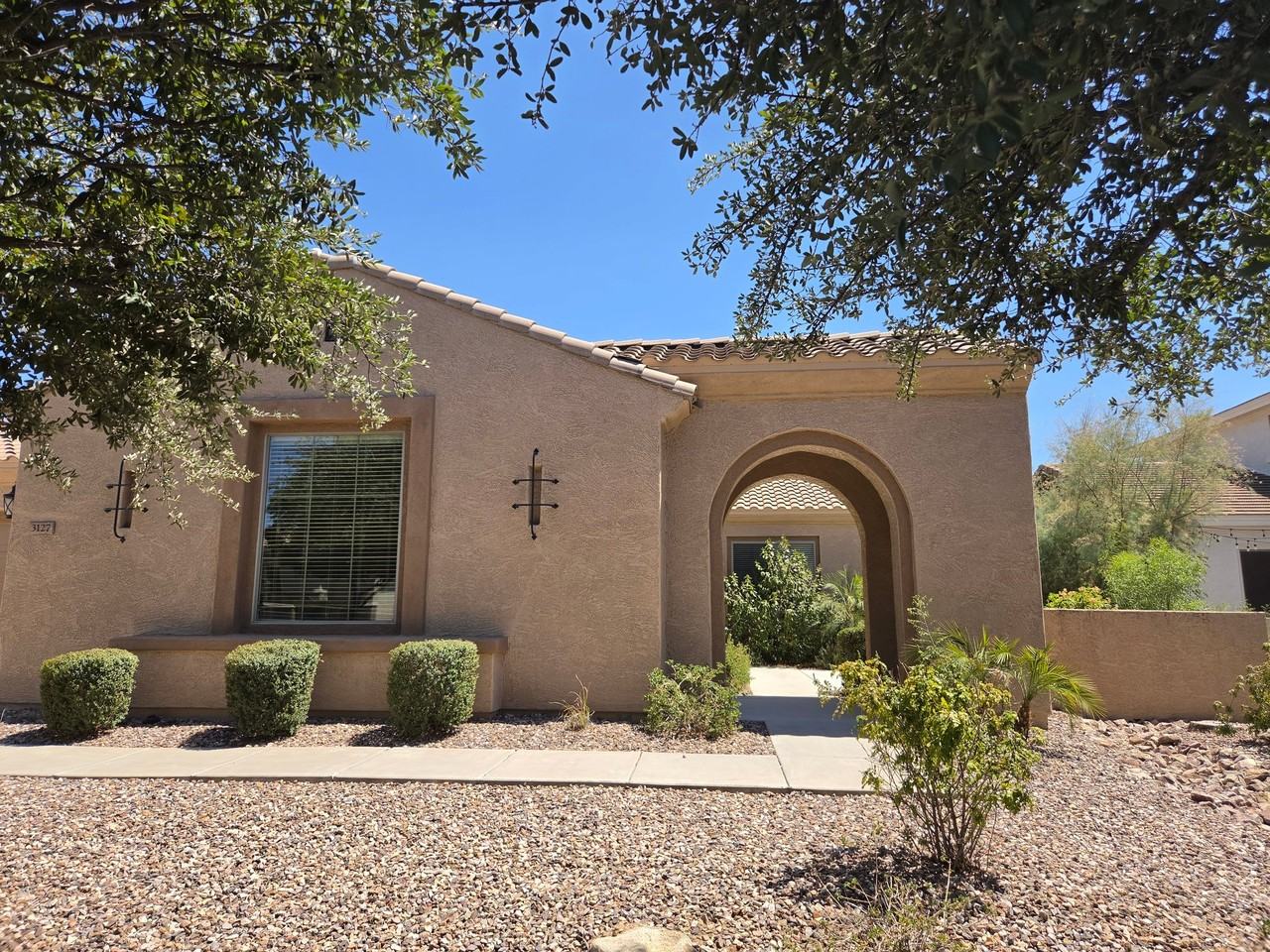 3127 E Coconino Dr