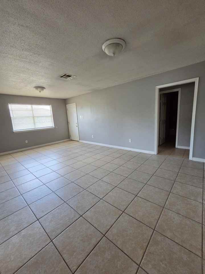7903 Arcadia Ln - Photo 4 of 19