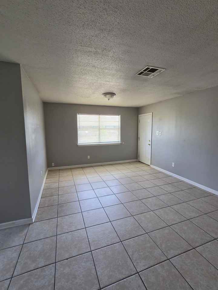 7903 Arcadia Ln - Photo 5 of 19