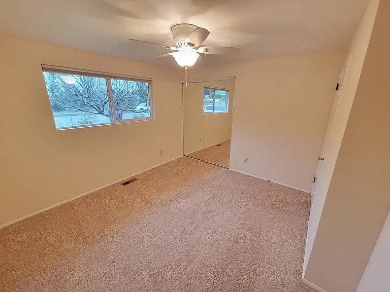 2816 Ne 30th St - Photo 4 of 9
