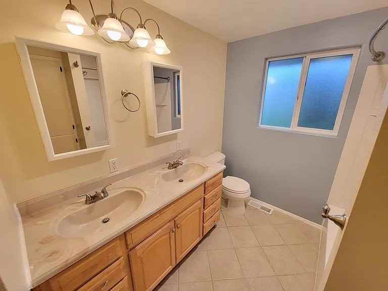 2816 Ne 30th St - Photo 6 of 9