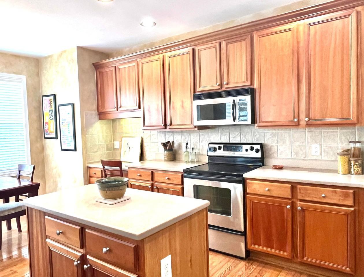 1105 Goldenview Ct - Photo 2 of 20