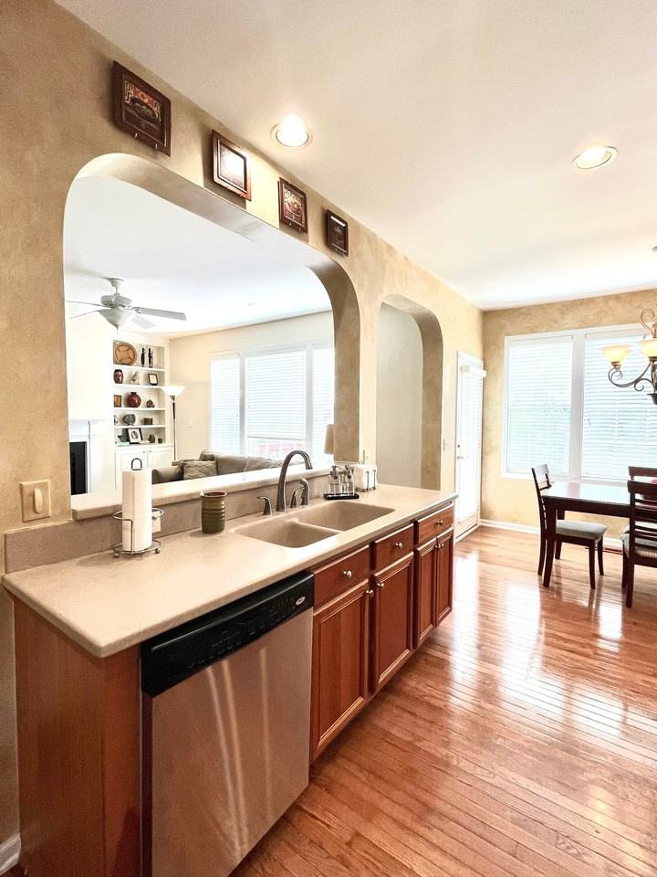 1105 Goldenview Ct - Photo 4 of 20