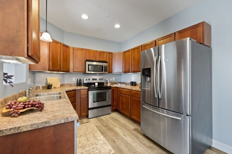 114 W Spring Hill Way - Photo 2 of 38