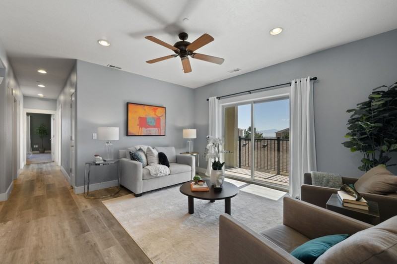 114 W Spring Hill Way - Photo 3 of 38