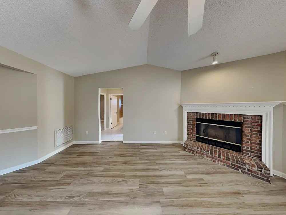 1561 Candice Ct - Photo 3 of 20