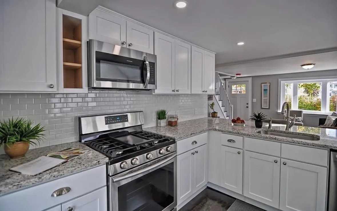 65 Brentwood St - Photo 2 of 20