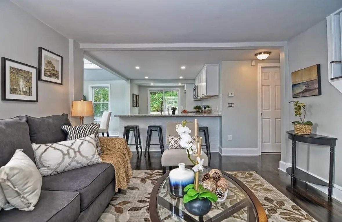 65 Brentwood St - Photo 3 of 20