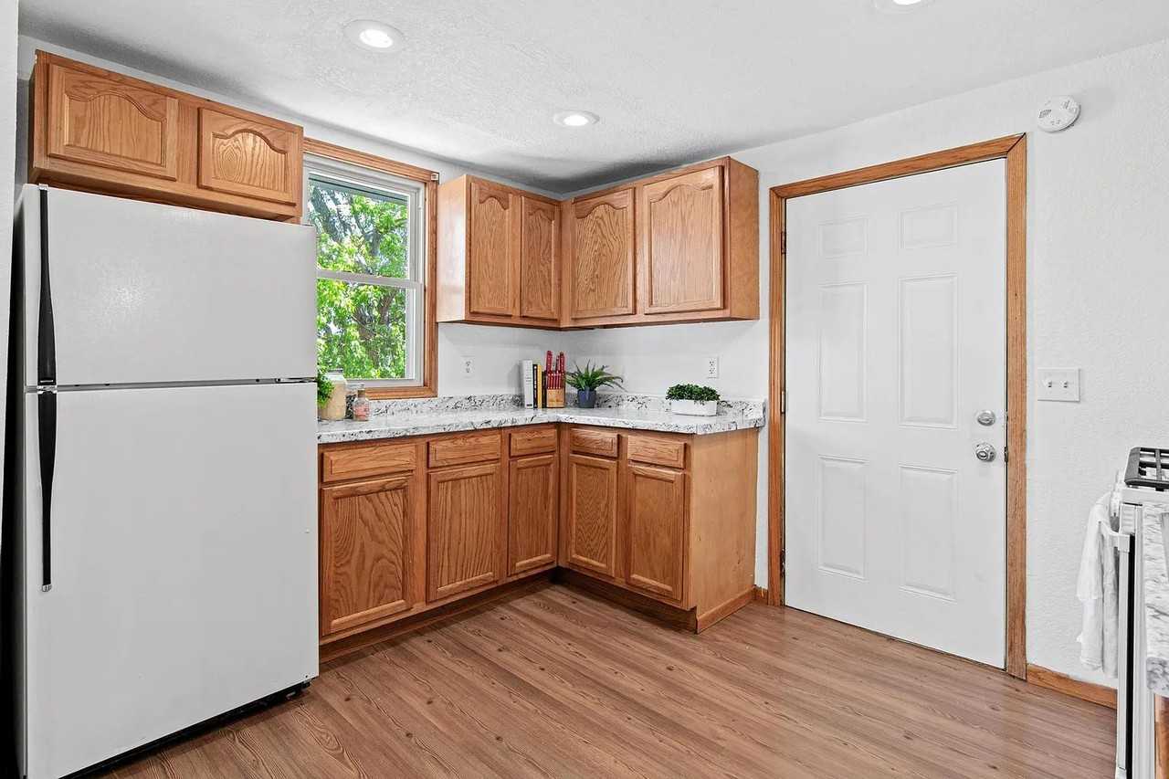 3236 James Ave N #2 - Photo 5 of 17