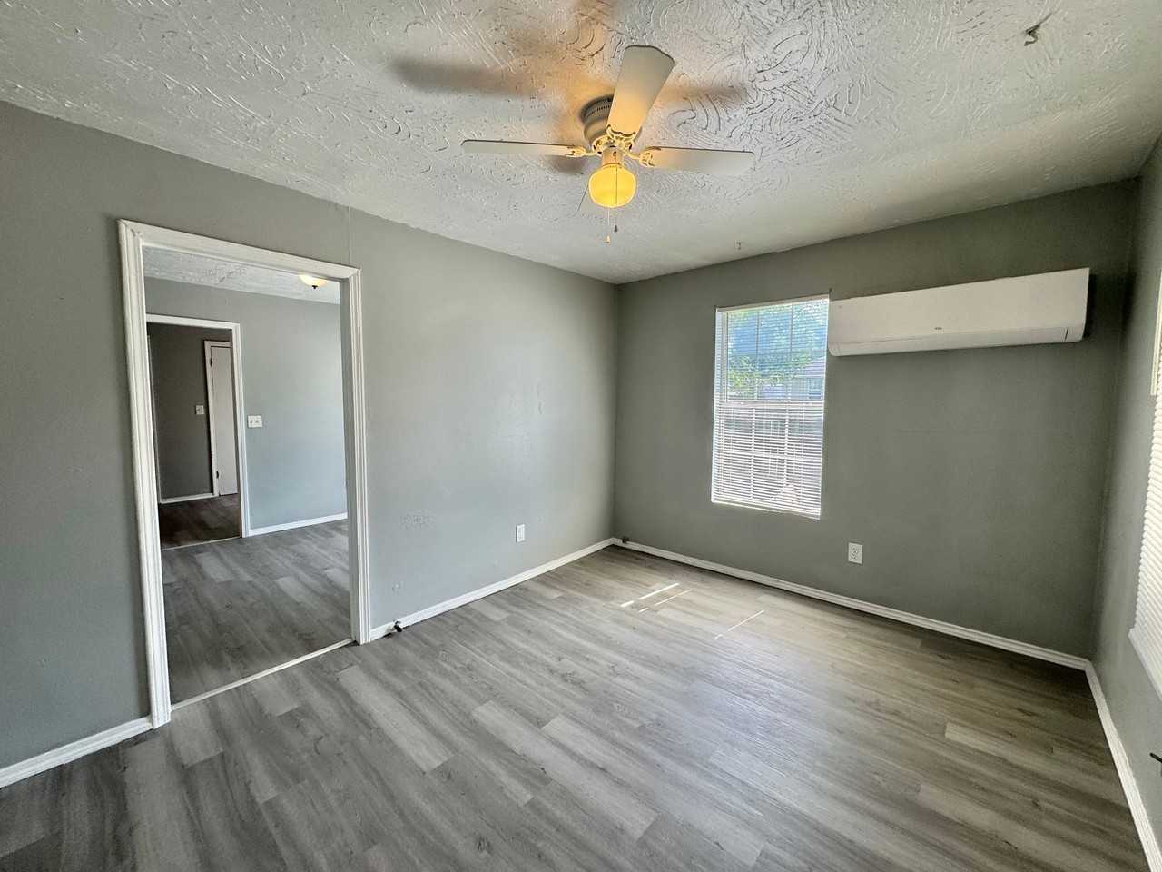 1501 Sw 30th St - Photo 4 of 19