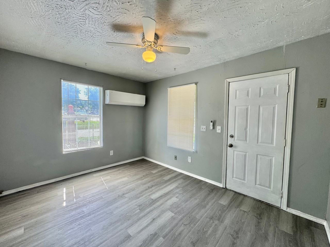 1501 Sw 30th St - Photo 5 of 19