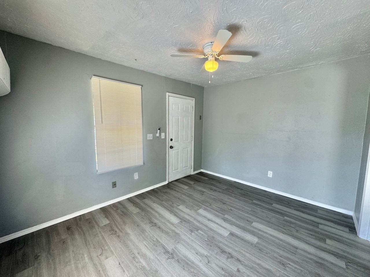 1501 Sw 30th St - Photo 6 of 19