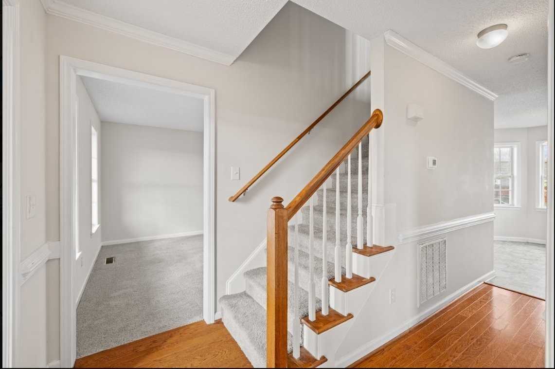 137 Woodglen Dr - Photo 3 of 17