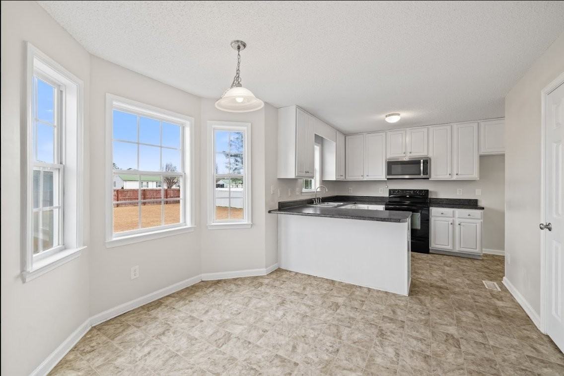 137 Woodglen Dr - Photo 4 of 17