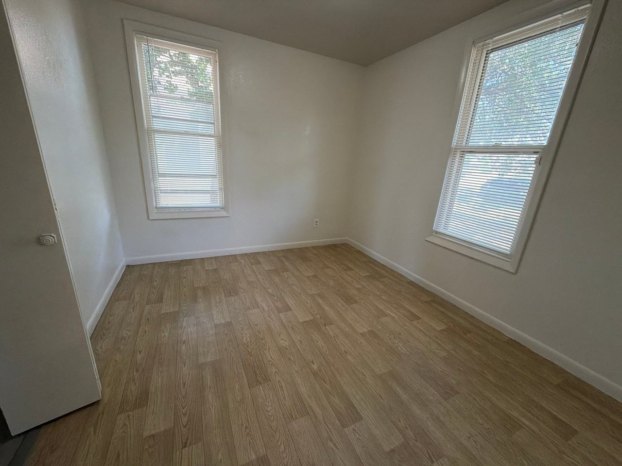 428 10th St - Photo 4 of 20