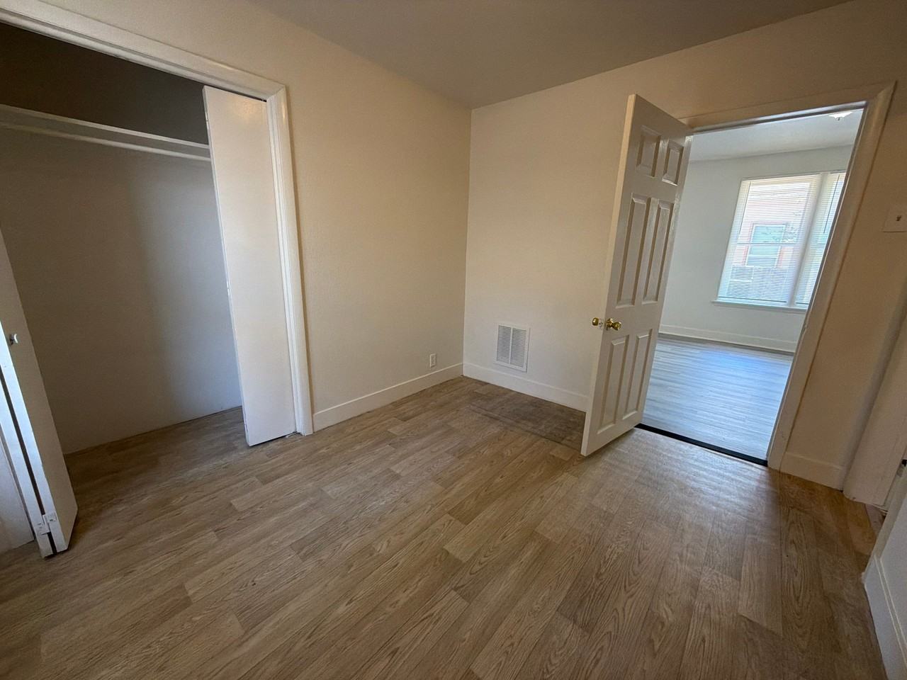 428 10th St - Photo 7 of 20