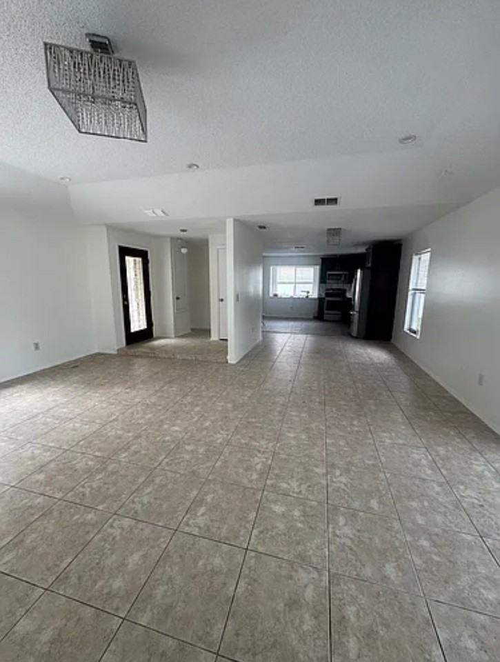 15158 Springview St - Photo 2 of 12
