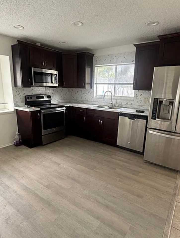 15158 Springview St - Photo 3 of 12
