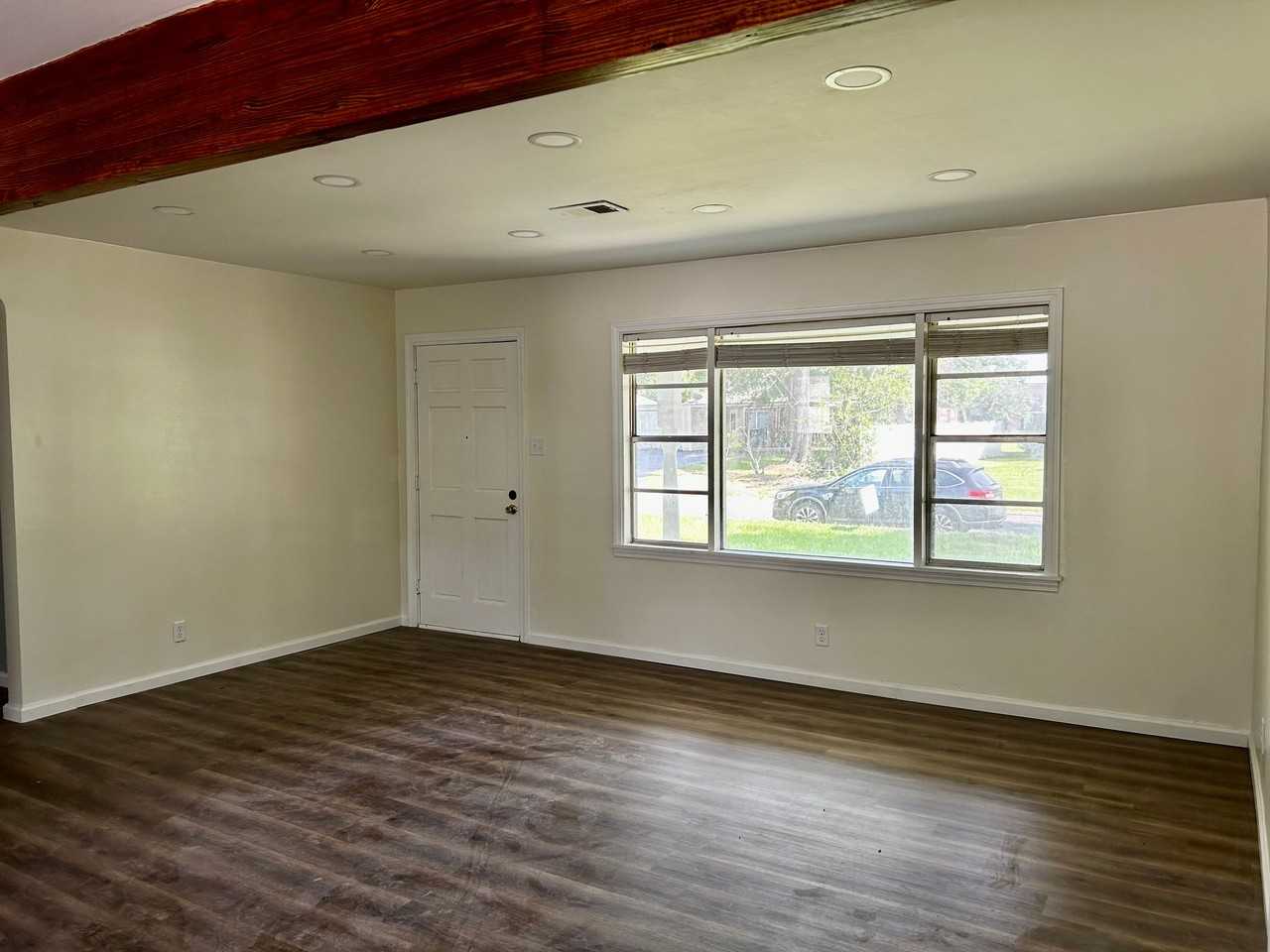 1334 State St - Photo 3 of 13
