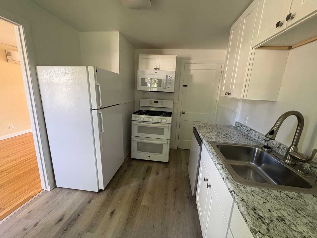 1 Shangri La Ln - Photo 4 of 7
