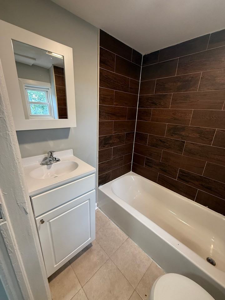 148 Clinton St #2 - Photo 3 of 10