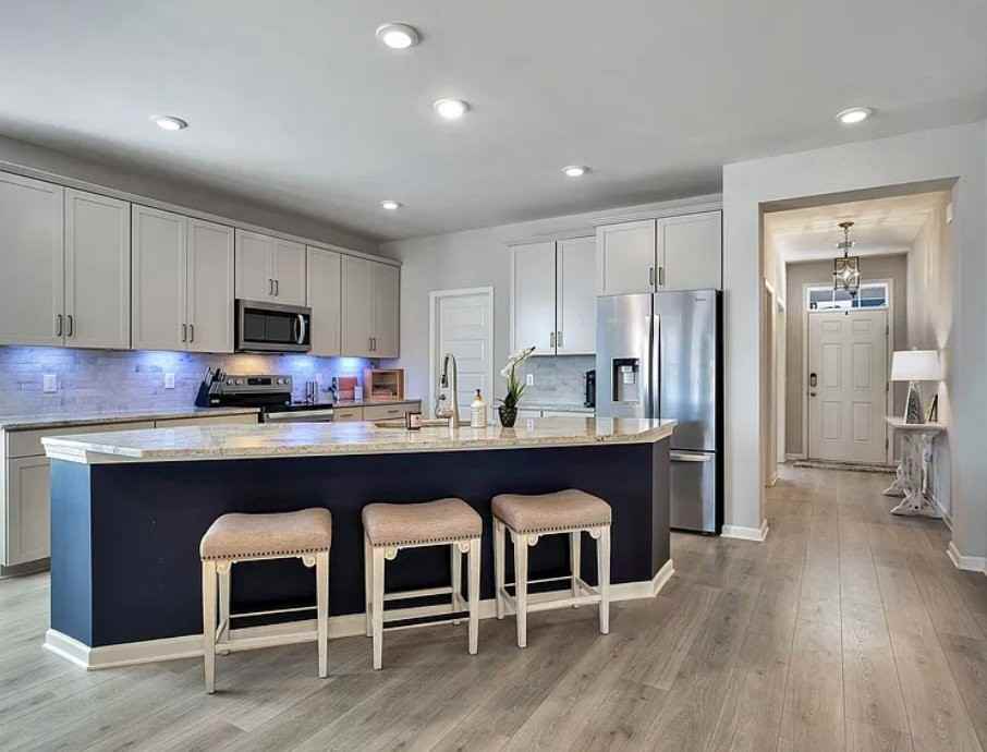 5040 Sunflower Ln - Photo 3 of 20