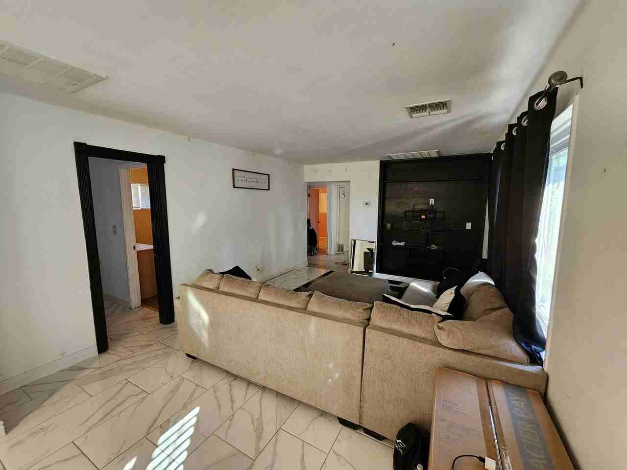 3518 W Lynwood St - Photo 2 of 5