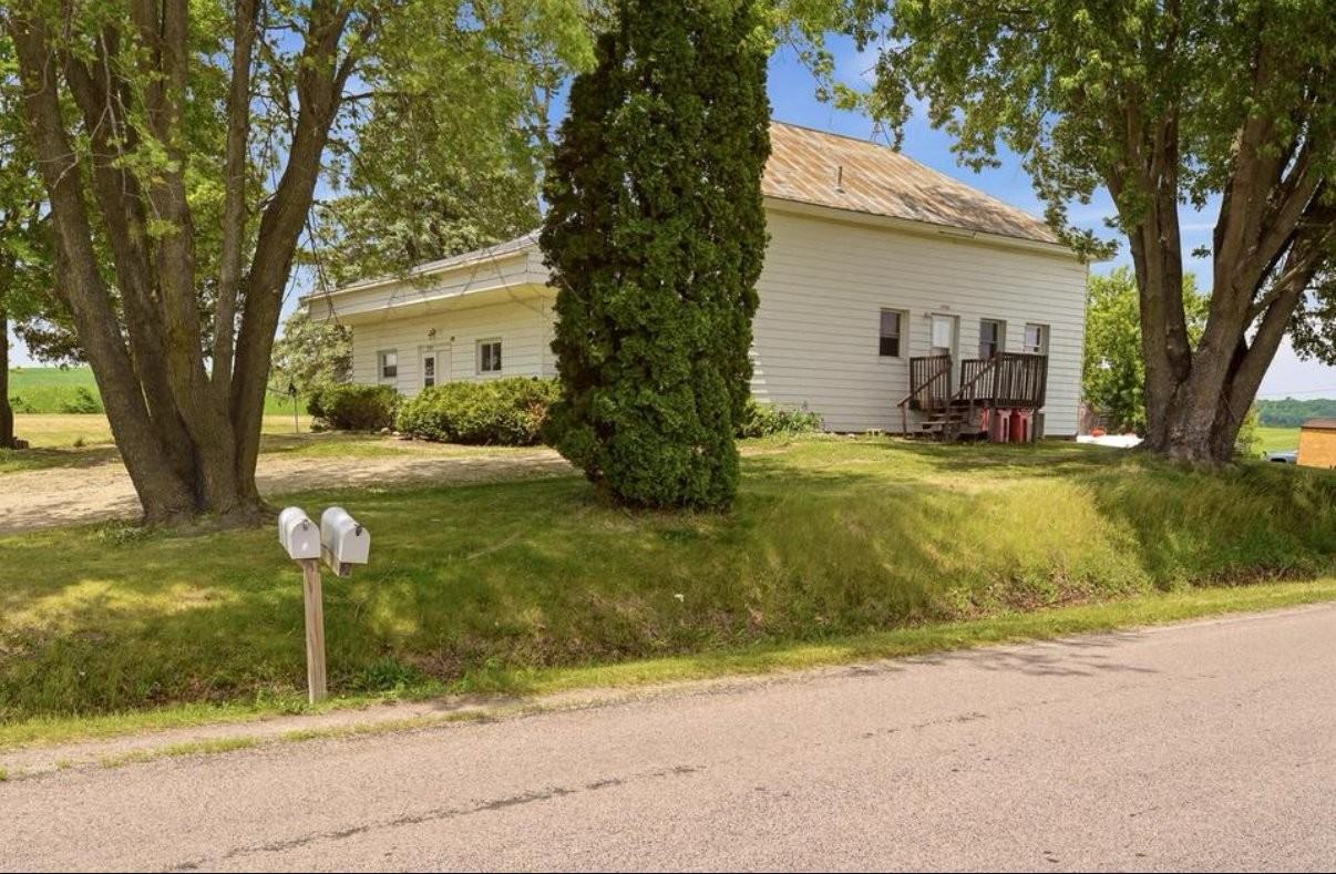 13981 Fedora Rd - Photo 2 of 11