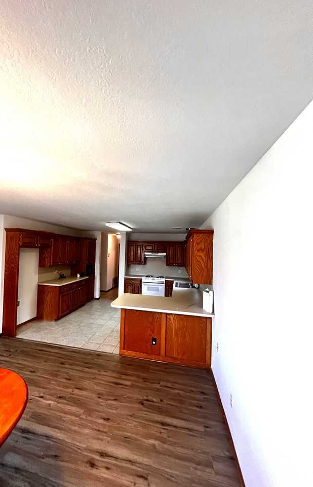 715 E Forest Court Ln - Photo 2 of 30