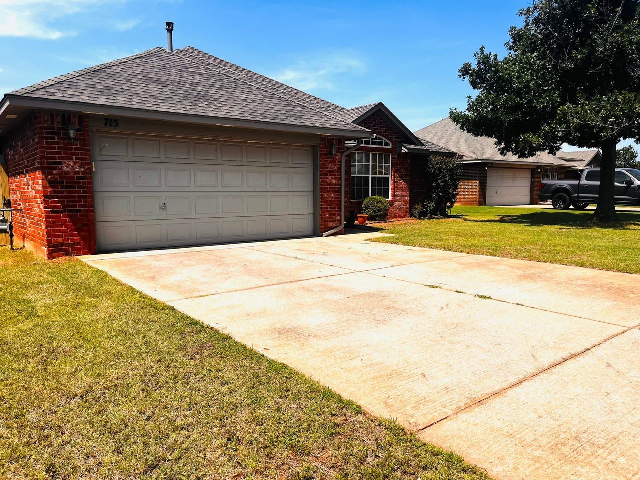 715 E Forest Court Ln - Photo 3 of 30