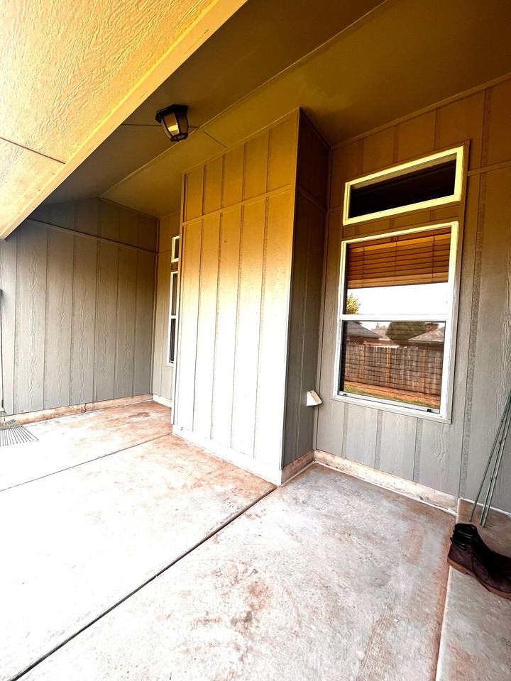 715 E Forest Court Ln - Photo 6 of 30