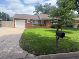 featured image of 612 E Walnut St