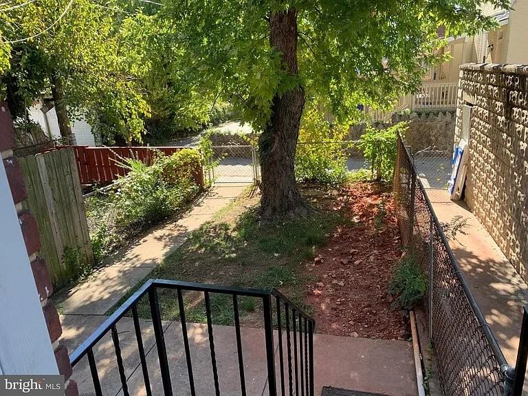 2809 Mayfield Ave - Photo 2 of 17
