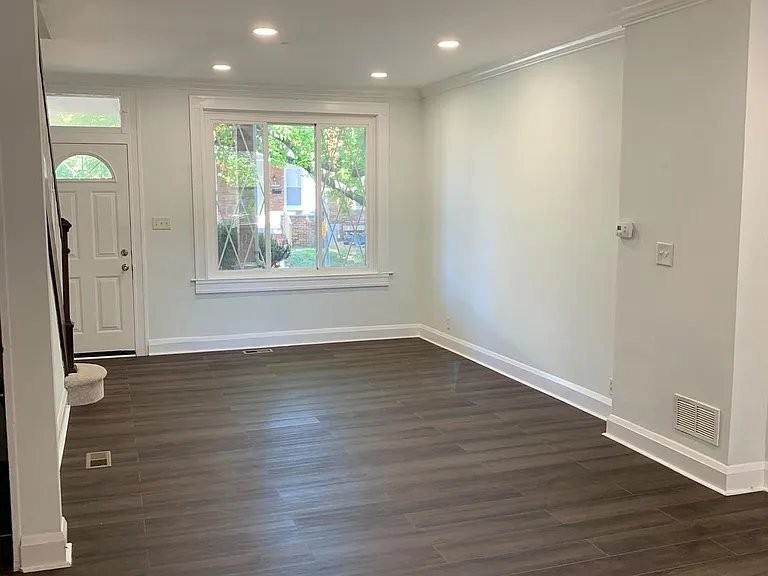 2809 Mayfield Ave - Photo 3 of 17
