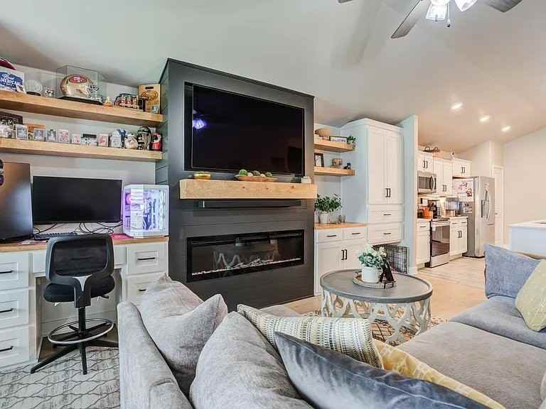 13819 Red Springs Ave - Photo 2 of 20