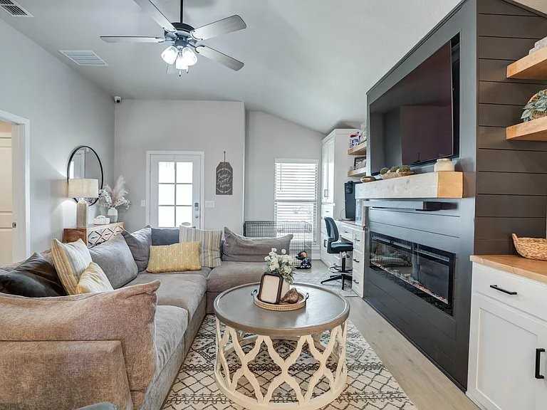 13819 Red Springs Ave - Photo 4 of 20