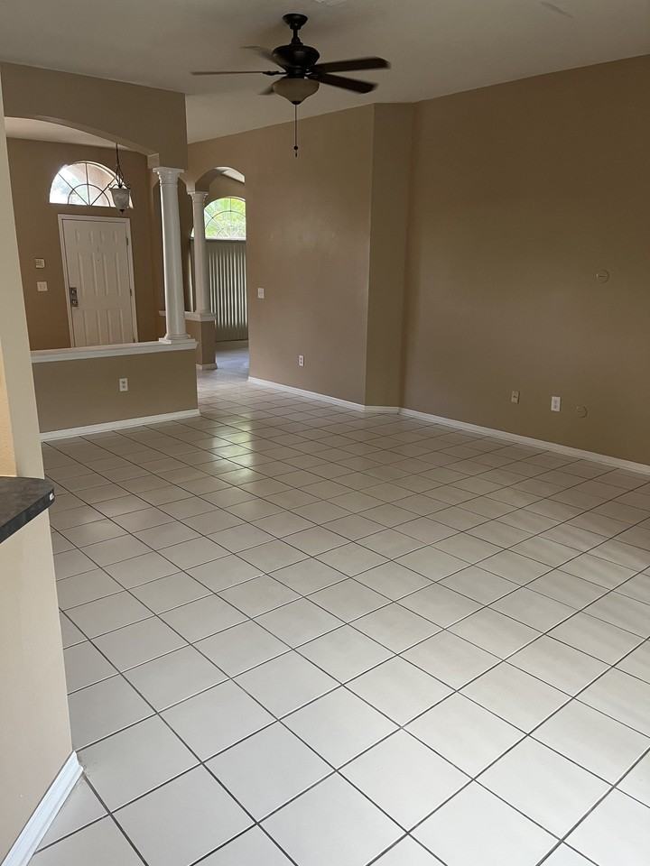 14925 Redcliff Dr - Photo 3 of 8