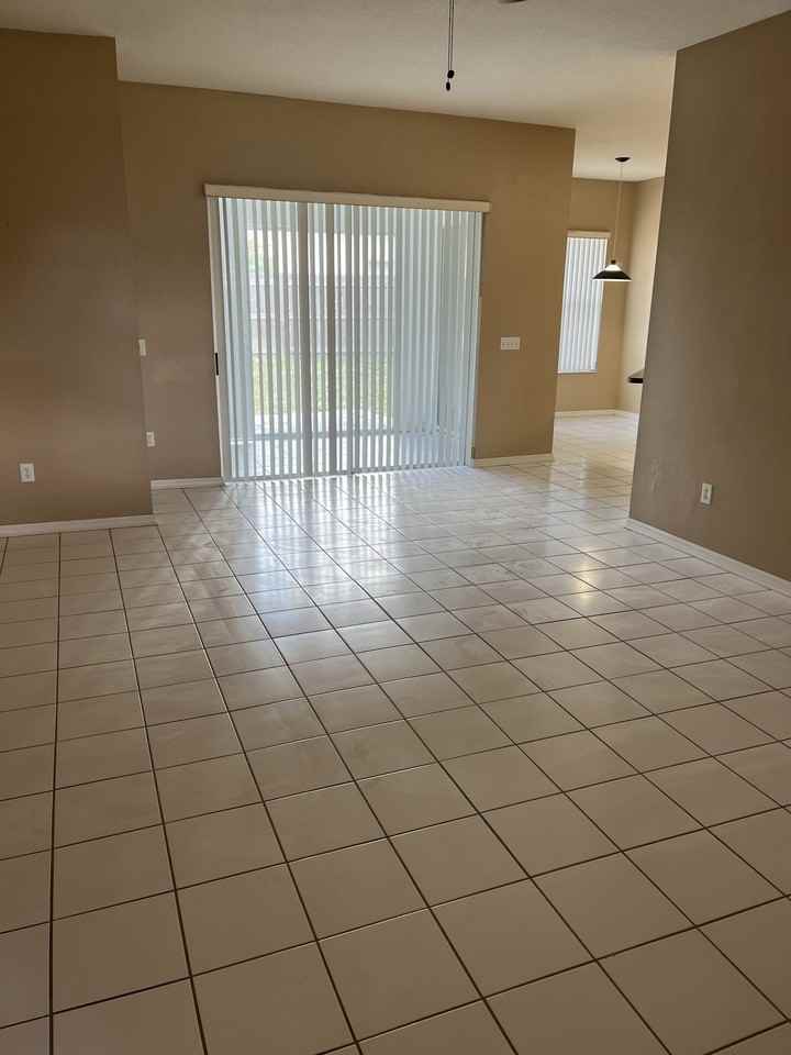 14925 Redcliff Dr - Photo 4 of 8