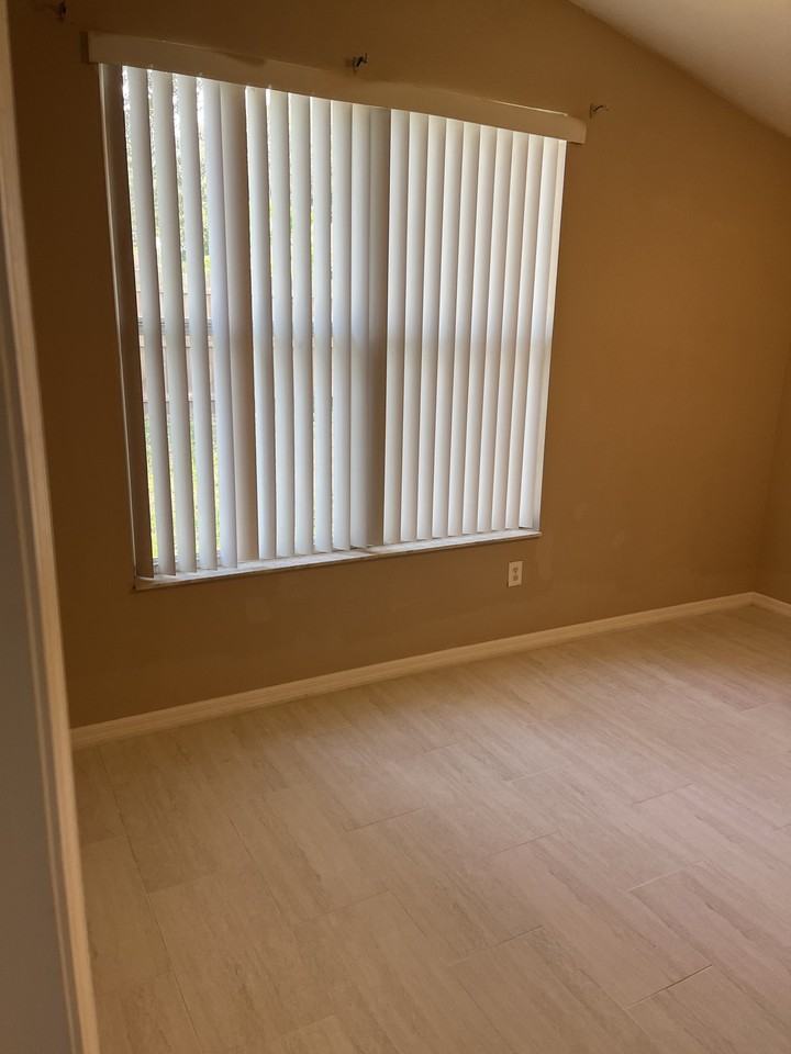 14925 Redcliff Dr - Photo 5 of 8